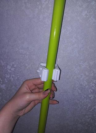 Белый настенный держатель органайзер для швабр и щеток пластиковый, в ванную или кухню