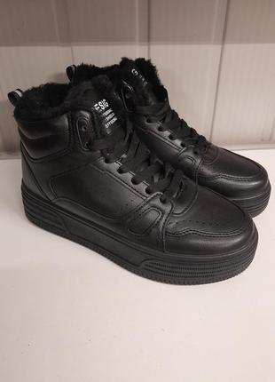 Ботинки - кроссовки черные зима и-5057. размеры: 36;37;38;39;40;41.