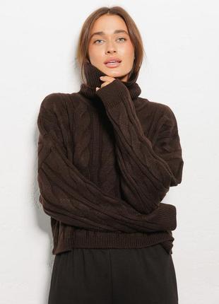 В'язаний жіночий светр темно-шоколадний із великими косами6 фото