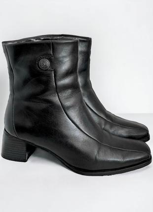 Зимние теплые ботинки с утеплителем на каблуке с квадратным носком натуральная кожа1 фото