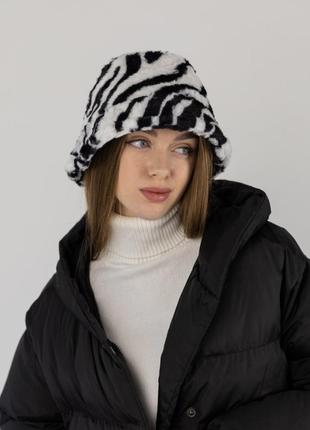 Тепла зимова хутряна панама жіноча zebra біла