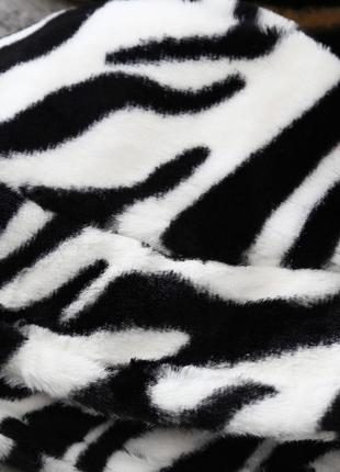 Тепла зимова хутряна панама жіноча zebra біла3 фото
