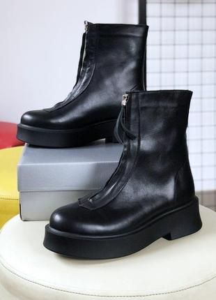 Ботинки женские демисезон the row zipped boot black in leather