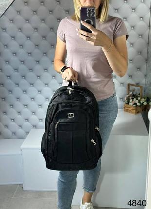 Большой и вместительный рюкзак в спортивном стиле6 фото