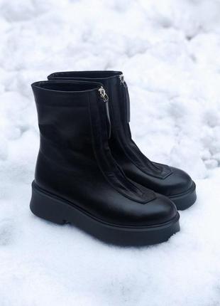 Ботинки женские зимние the row zipped boot black in leather fur