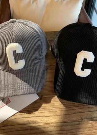 Кепка бейсболка вельветова з буквою баранчик каракуль букле бежева молочна чорна сіра тепла кепка вельвет у корейському стилі2 фото