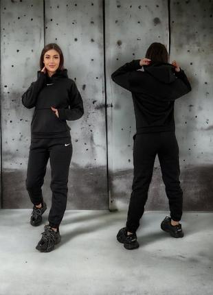 Женский спортивный костюм nike на черном флисе.1 фото