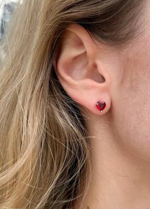 Серебряные серьги «красное сердце»