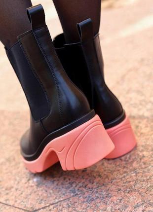 Черные кожаные ботинки челси с яркой оранжевой коралловой подошвой демисезонные весны4 фото