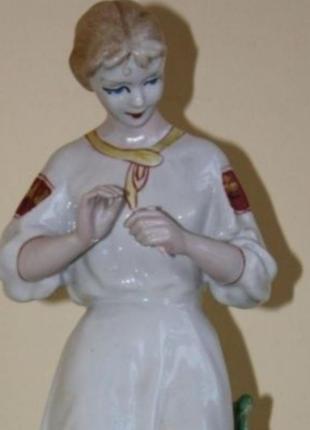 Фарфоровая статуетка девушка с цветком ссср1 фото