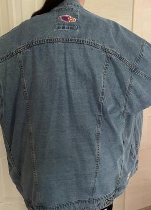 Куртка джинсовая женская.2 фото