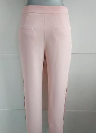 Стильные брюки zara розового цвета с рюшами4 фото