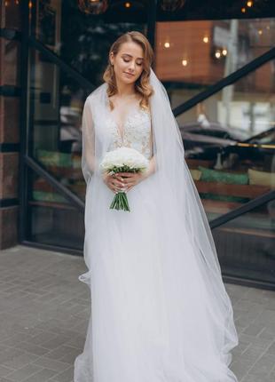 Свадебное платье с открытой спинкой