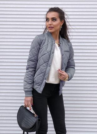 Женская куртка бомбер стеганый
