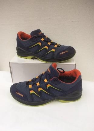 Lowa gore tex кросівки 37