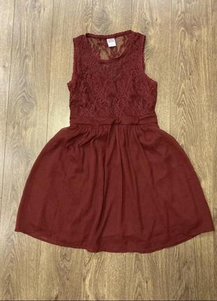 Літне , червоне плаття з мереживом