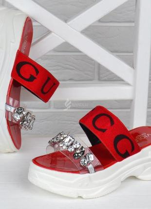 Шльопанці жіночі спортивні червоні з камінням на платформі