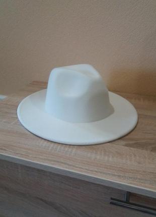 Шляпа фетровая федора унисекс с устойчивыми полями белая5 фото