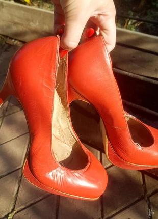 Яскраві червоні туфлі на підборах натуральна шкіра 40 topshop