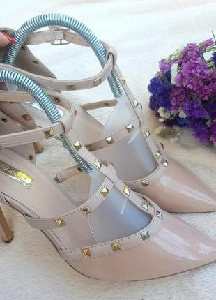 Шикарные элегантные нарядные лаковые нюдовые туфли primark 40/411 фото