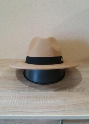 Шляпа фетровая федора унисекс с устойчивыми полями и лентой бежевая3 фото