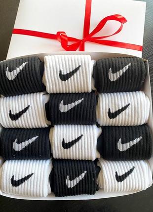 Набір чоловічих високих спортивних демісезонних шкарпеток із принтом nike 41-45 12 пар у подарунковому пакованні ms2 фото