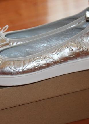 Кожаные серебристые туфли балетки 39,5; 40 размер9 фото