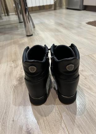 Сникерсы / ботинки / ботильоны guess