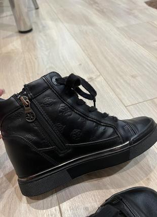 Сникерсы / ботинки / ботильоны guess