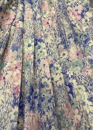 Ніжна сукня з спідницею плісе і довгим рукавом-в квітковий принт2 фото
