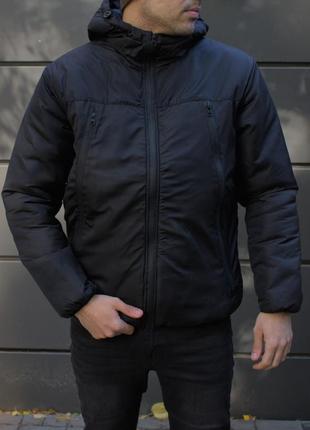 Мужская теплая куртка черная, большие карманы, с капюшоном