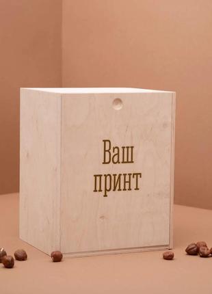 Кружка для пива "чоловік №1 в усьому світі" с ручкой, українська, дерев'яна подарункова коробка з гравіюванням