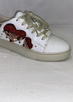 Стильные кроссовки с вышивкой бисером и стразами*kurt geiger* р.37