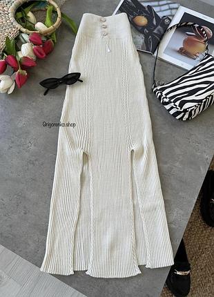 Трикотажная юбка миди с разрезами