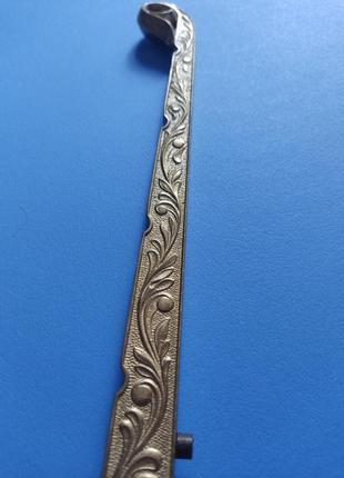 Винтажные откидные вешалки под плечики.