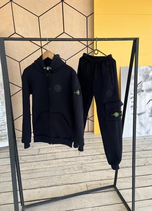 Костюм stone island.