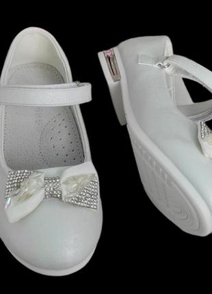Белые туфли с бантиком стразами праздничные для девочки2 фото