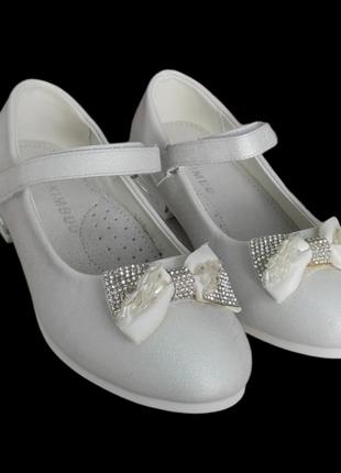 Белые туфли с бантиком стразами праздничные для девочки3 фото