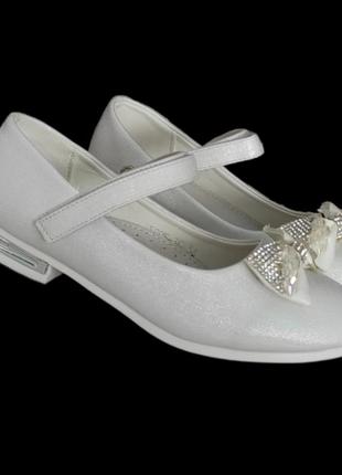 Белые туфли с бантиком стразами праздничные для девочки6 фото