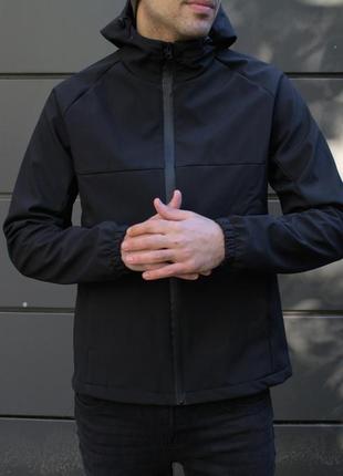 Чорна куртка soft shell на флісі6 фото