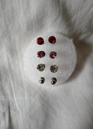 Сережки гвоздики пусети набір 4 пари пусеты червоні белые розовые металіческие серёжки набор серёжек под серебро