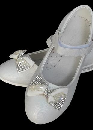 Детские белые туфли с бантиком для девочки на каблуке красивые