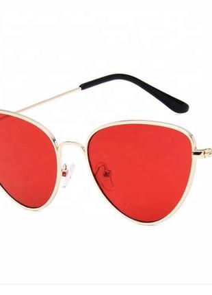 Солнцезащитные очки с цветной линзой треугольной формы  красный