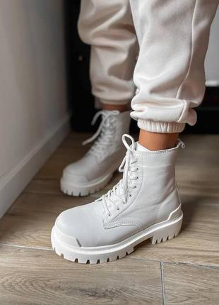 Женские ботинки balenciaga strike white boots баленсиага трактор10 фото