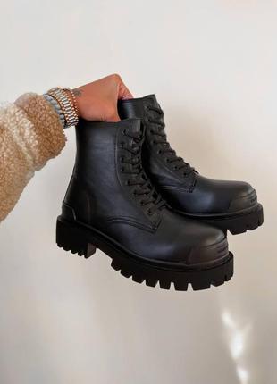 Женские ботинки balenciaga strike black boots баленсиага трактор8 фото