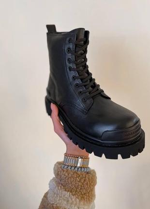 Женские ботинки balenciaga strike black boots баленсиага трактор7 фото