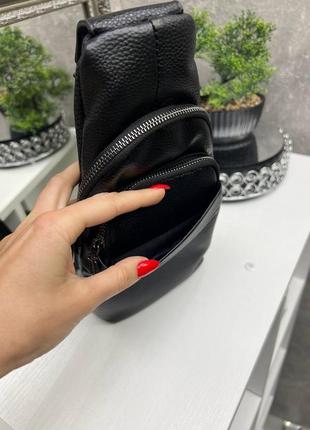 Черная практичная стильная сумочка слинг натуральная кожа6 фото