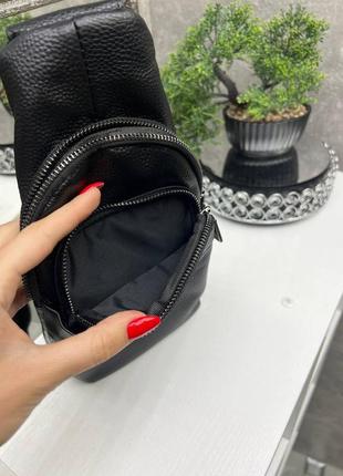 Черная практичная стильная сумочка слинг натуральная кожа7 фото