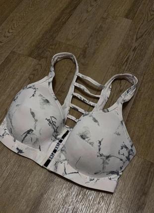 Топ з пуш ап ефектом на замку спереду