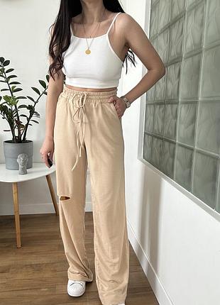 Стильные широкие базовые брюки с разрезом3 фото